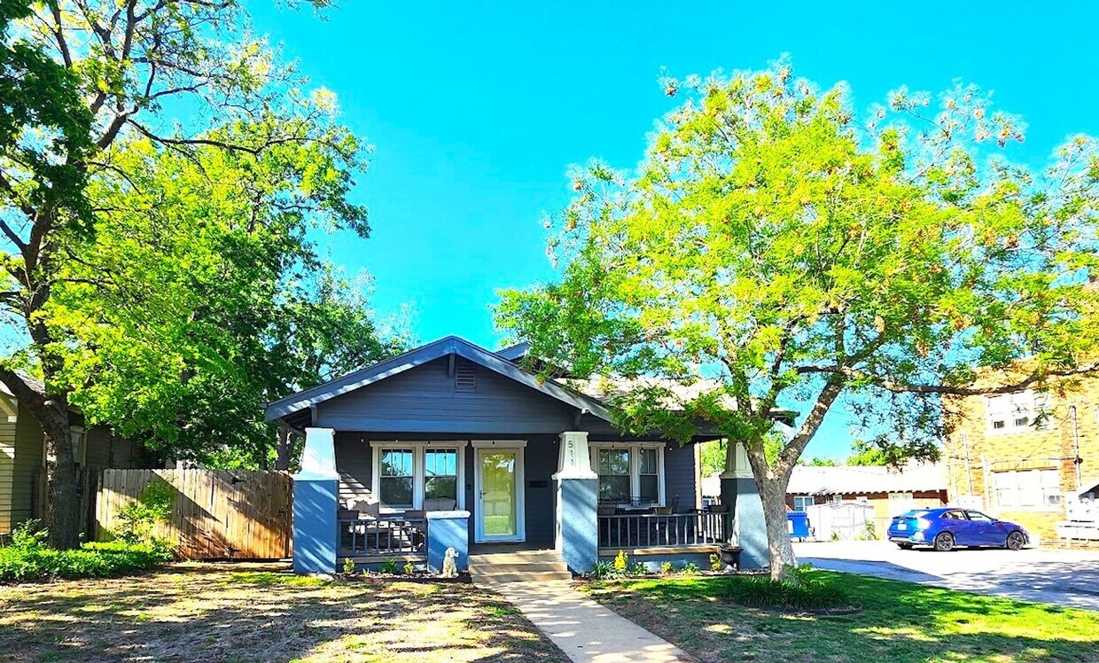 Primary Photo - 3 Bed 2 Bath 2 Car Garage in Albion Place ...