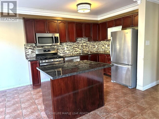 Building Photo - 72 Four Seasons Cir