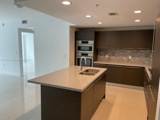 Building Photo - 7825 NW 107th Ave