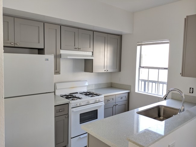 Building Photo - 2452 S Centinela Ave