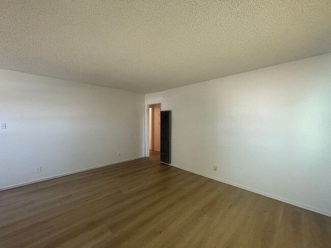 Building Photo - 45309 10th St W