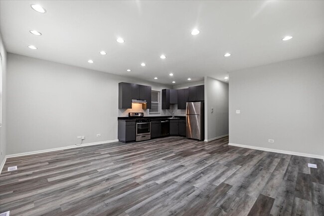 Foto del edificio - 516 N May St