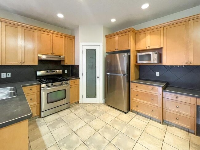 Building Photo - 2.0 bedroom in Calgary Alberta T2V 0H1