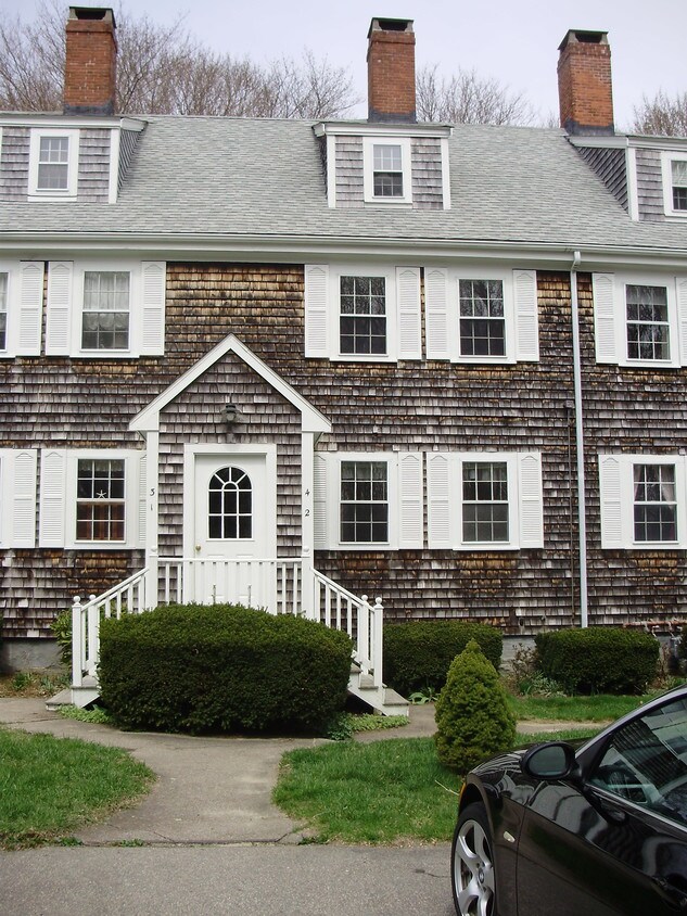 6 Ropewalk Ct, Plymouth, MA 02360 Condo for Rent in Plymouth, MA