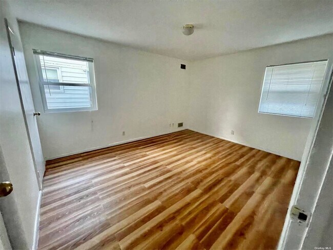 Foto del edificio - 243-37 72nd Ave