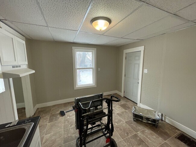 Foto del edificio - Renovated 3-Bedroom 1-Bathroom Home