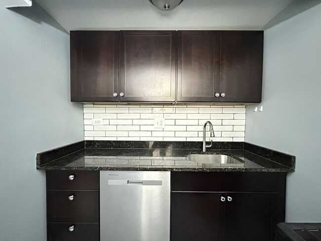 Building Photo - 5664 N Ridge Ave