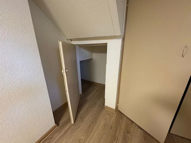 Building Photo - 4 bedroom 2 bathroom home!