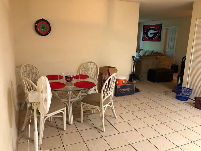Building Photo - 4 bed 2 bath condos just walking distance ...