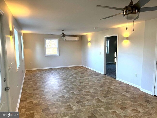 Building Photo - 18 N C and P Ln