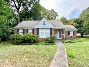 Building Photo - 907 Echles St