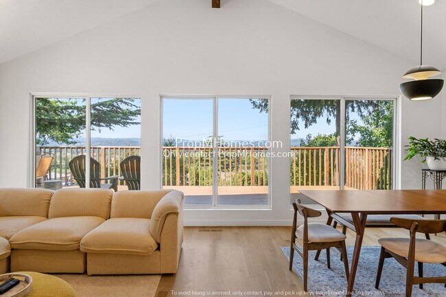 Foto del edificio - Mid-Century Modern Three Bedroom in Happy Valley!