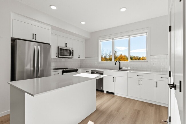 Building Photo - 65 Westwind Dr