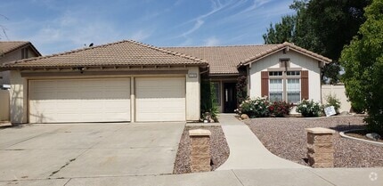 Building Photo - 42155 Weeping Willow Ln