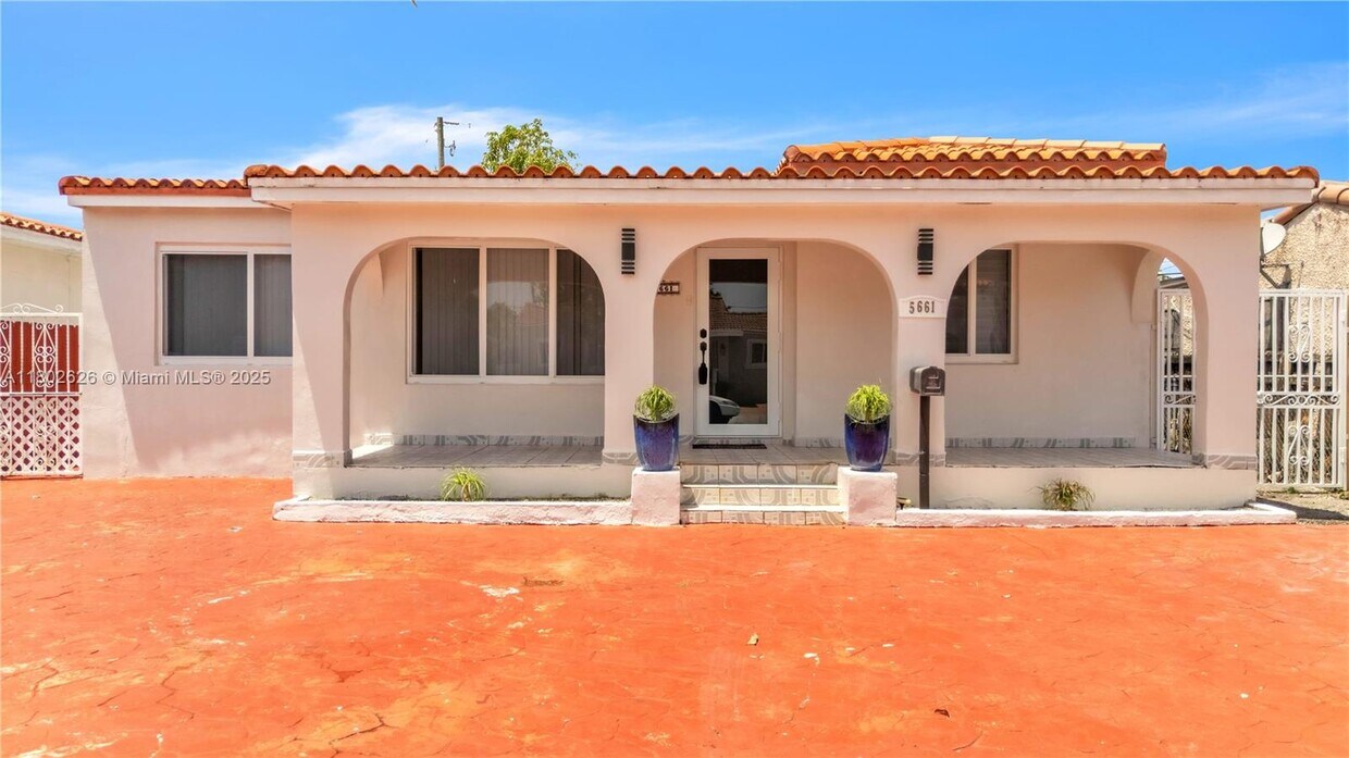 Foto principal - 5661 SW 5th Terrace