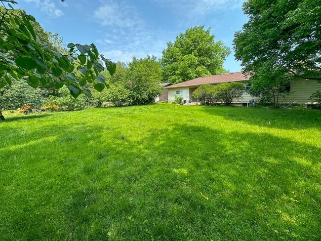 Foto del edificio - 2004 McCarthy Rd