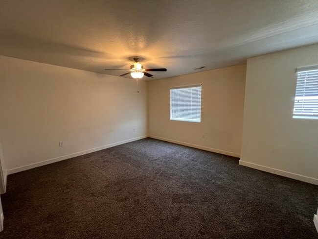 Building Photo - Lovely Townhome in Herriman