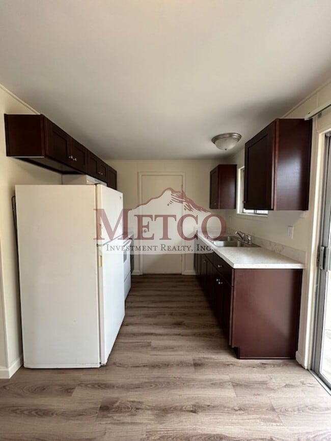 Building Photo - Darling 3 Bedroom Home in Springfield