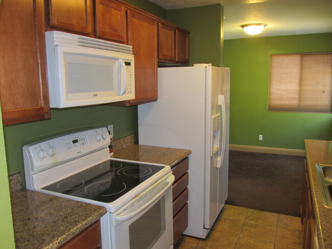 Foto del edificio - 1814 N Decatur Blvd