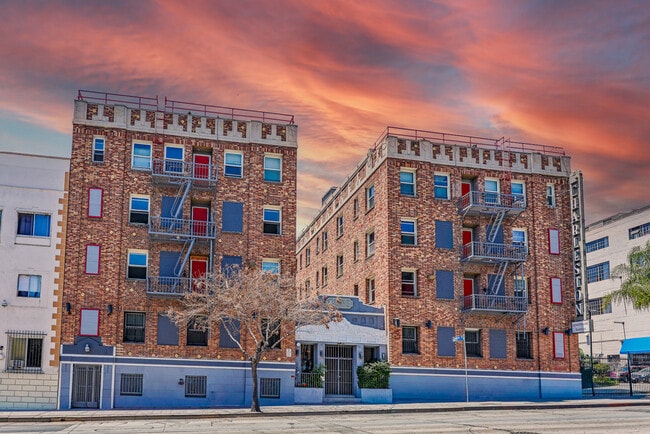 Building Photo - The Charleston Apartments