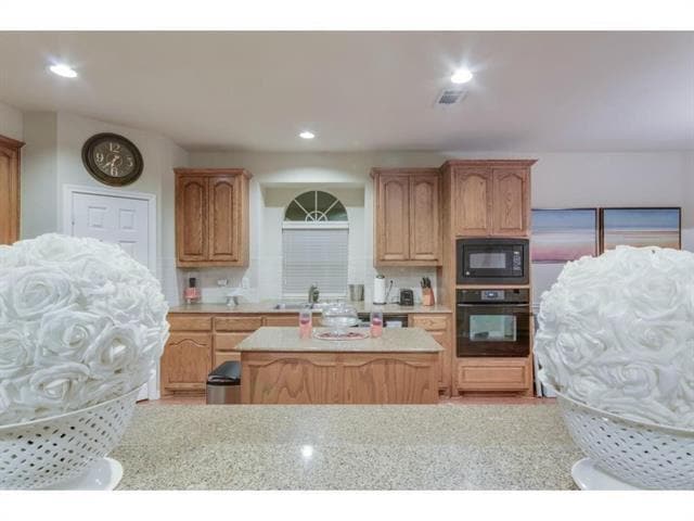 Building Photo - 1402 Vineyard Dr