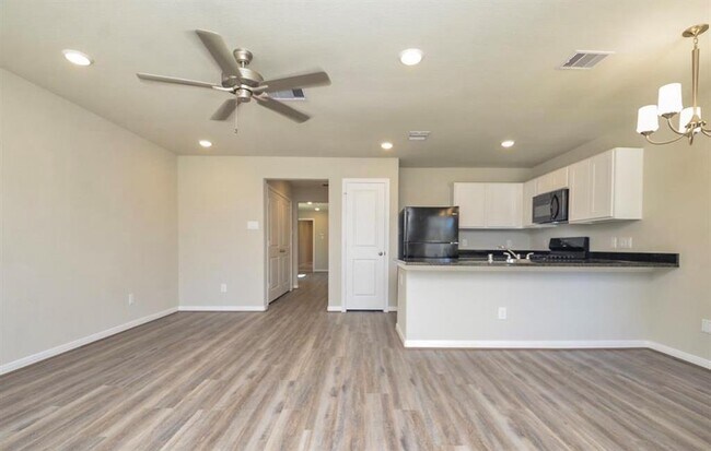 Building Photo - 420 2nd St