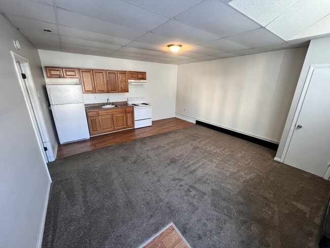 Building Photo - 3 E Elger St