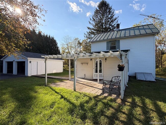 Building Photo - 265 Maybrook Rd