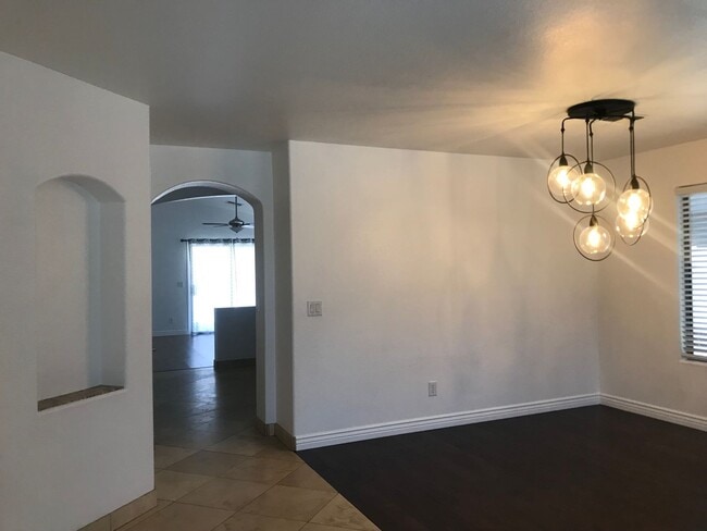 Building Photo - Available February 2026. Beautiful 3br/2ba Home located in North Phoenix near Jomax & I-17