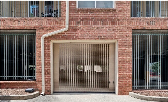Building Photo - 116 31st Ave N