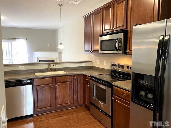 Foto del edificio - 211 Hampshire Downs Dr