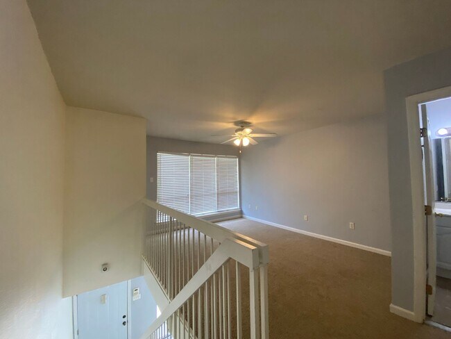 Foto del edificio - Cozy University View Condo Just Minutes from LSU