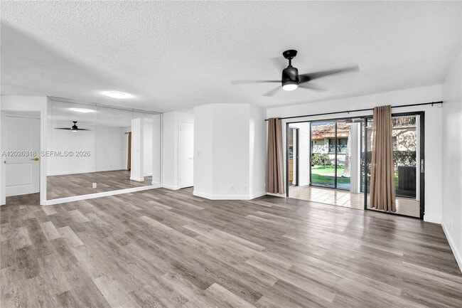 Foto del edificio - 3405 Emerald Oaks Dr