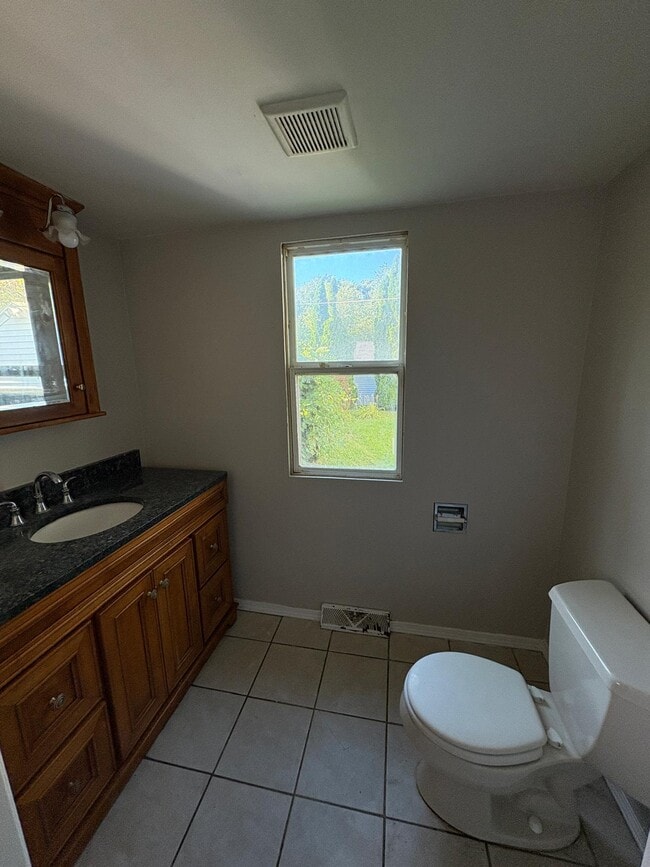 Building Photo - 1448 Berdan Ave