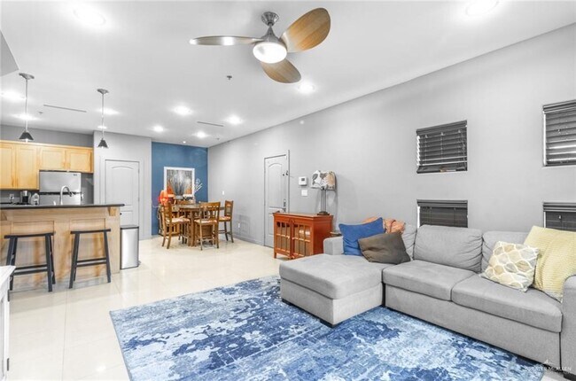 Foto del edificio - 1321 E Camellia Ave