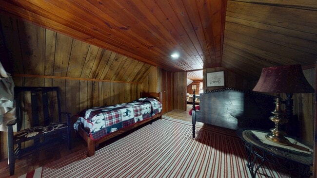 Building Photo - Beautiful Cabin in Crestview School District!