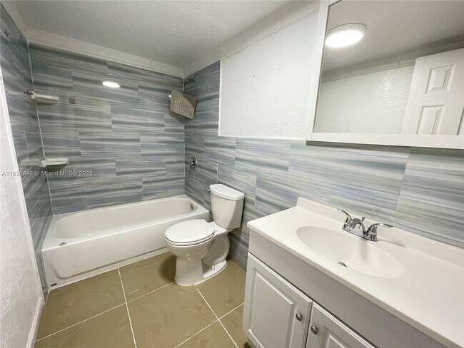 Foto del edificio - 6950 Miami Gardens Dr