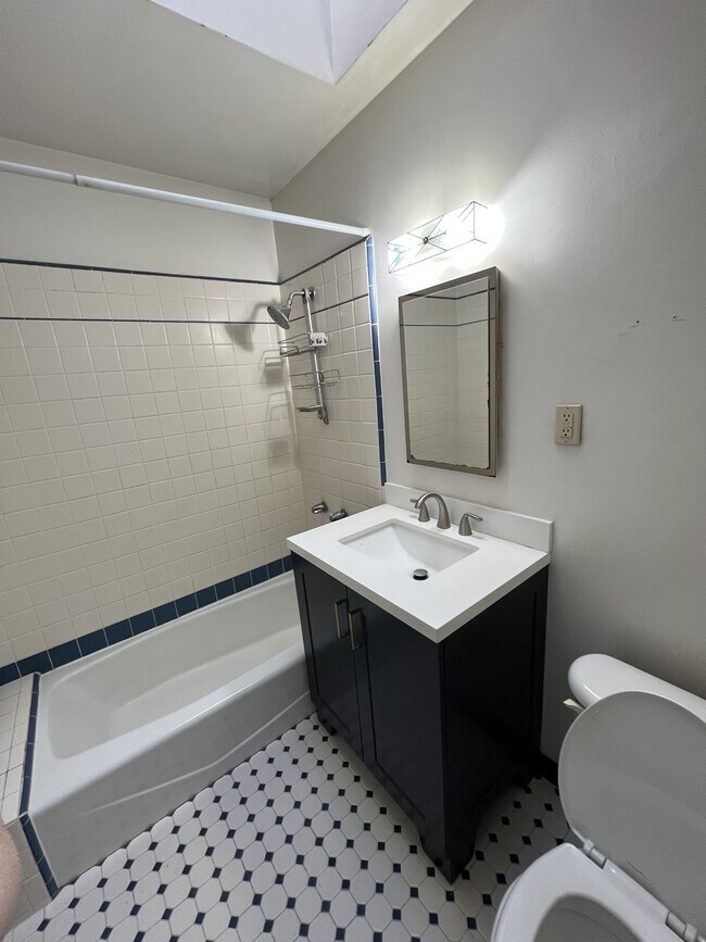 Foto del edificio - 115 Laurent St