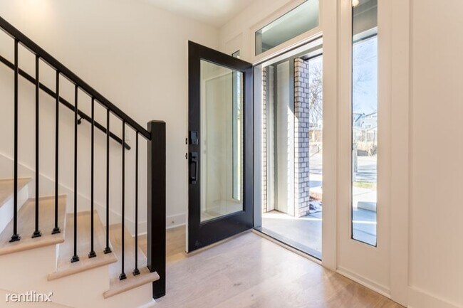 Building Photo - 1037 Scovel St