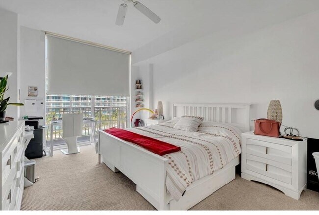 Foto del edificio - 3001 NE 185th St