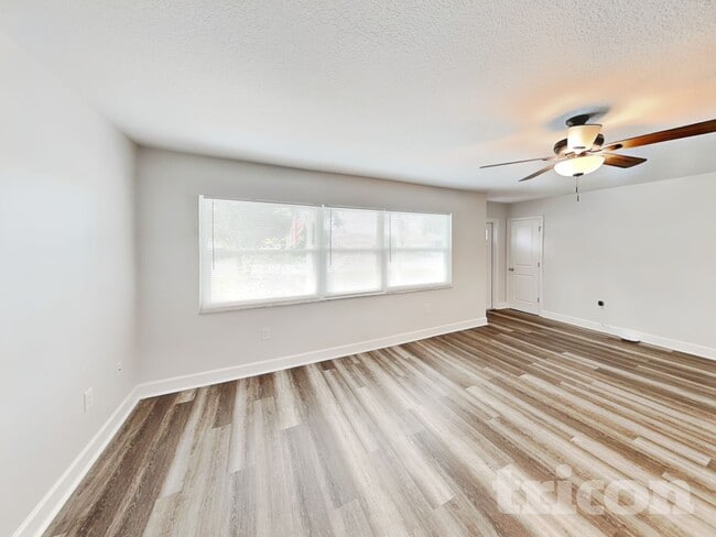 Foto del edificio - 6325 Mosby Pl