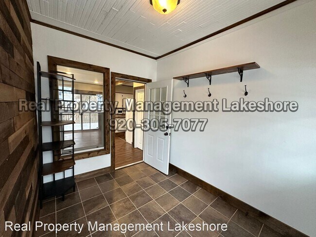 Building Photo - 2 br, 2 bath House - 525 W 4th St.