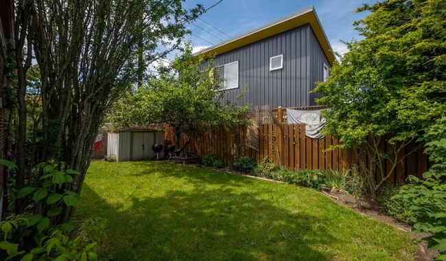 Foto del edificio - 5004 8th Ave NW