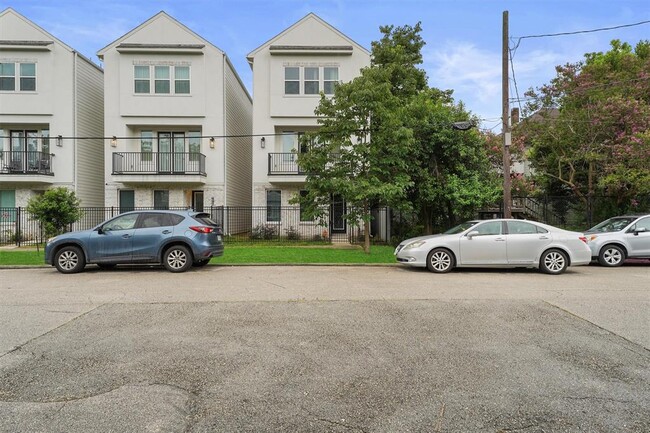 Building Photo - 4113 Austin St