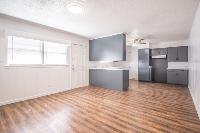 Foto del edificio - Central Lubbock  2 Bed 2 Bath Home