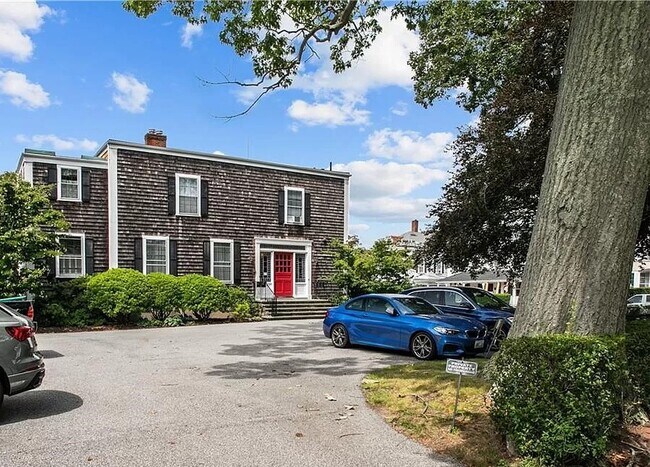 2 parking spots free with lease - 36 Kay St
