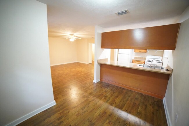 Building Photo - 2308 Sylvan Ct