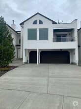 Building Photo - 1916 Fairway Dr