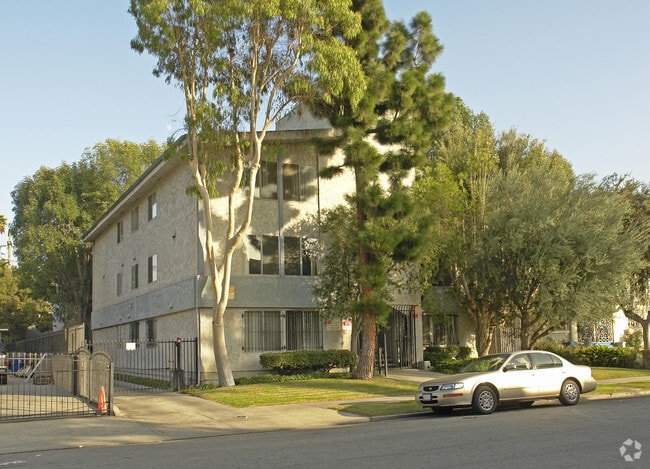 Building Photo - 1510 S. St Andrews Pl