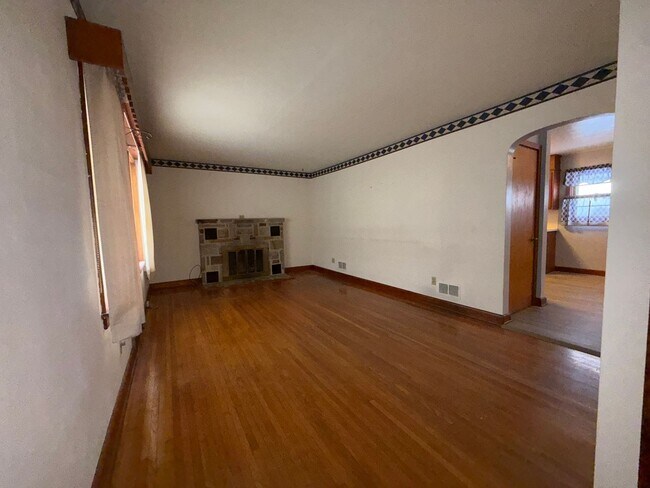 Foto del edificio - Single Family Home with Two Car Garage